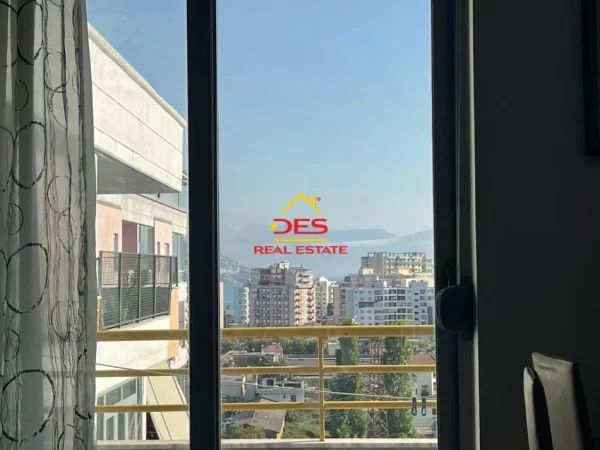 Vlore, jepet me qera apartament 2+1+Ballkon Kati 10, 125 m² 350 € (Rruga Dush Strati)
