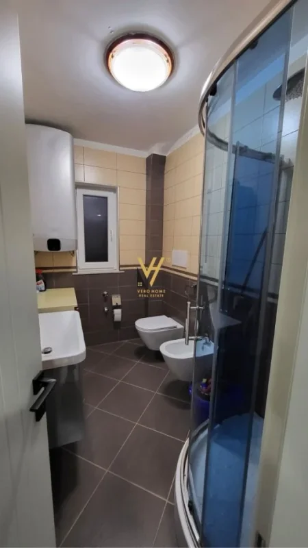 Tirane, jepet me qera apartament 2+1+Ballkon Kati 2, 81 m² 700 € (RRUGA E ELBASANIT)