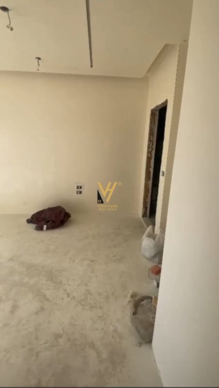 Tirane, shitet apartament 2+1+Ballkon Kati 8, 102 m² 254.000 € (RRUGA E DURRESIT)