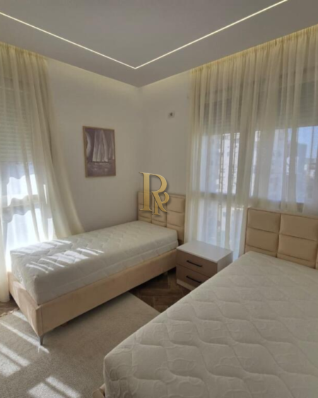 Shqiperi, shitet apartament 2+1+Ballkon Kati 7, 112 m² 285.000 € (Prane Square 21)