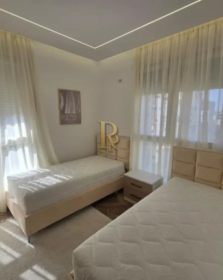 Shqiperi, shitet apartament 2+1+Ballkon Kati 7, 112 m² 285.000 € (Prane Square 21)