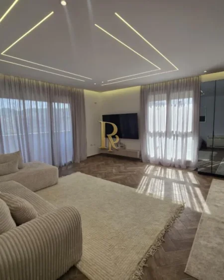 Shqiperi, shitet apartament 2+1+Ballkon Kati 7, 112 m² 285.000 € (Prane Square 21)