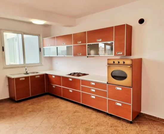 Tirane, jepet me qera apartament 2+1 Kati 5, 100 m² 380 € 