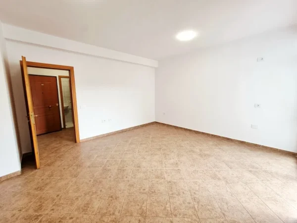 Tirane, jepet me qera apartament 2+1 Kati 5, 100 m² 380 € 
