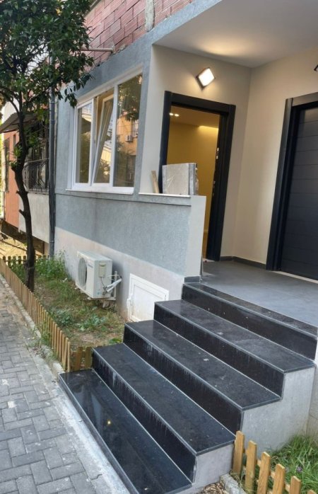Tirane, jepet me qera zyre Kati 0, 60 m² 650 € (Rruga nasi pavlo)