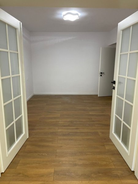 Tirane, jepet me qera zyre Kati 0, 60 m² 650 € (Rruga nasi pavlo)