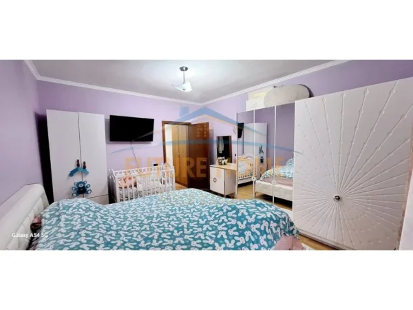 Shitet, Apartament 2+1, Komuna Parisit, Tiranë.