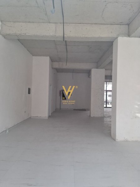 Tirane, jepet me qera dyqan Kati 0, 150 m² 2.200 € (RRUGA NDRE MJEDA)