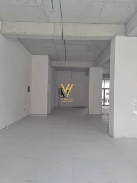 Tirane, jepet me qera dyqan Kati 0, 150 m² 2.200 € (RRUGA NDRE MJEDA)