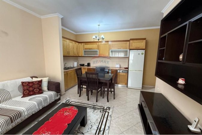 Tirane, jepet me qera apartament 2+1+Ballkon Kati 3, 100 m² 400 € 