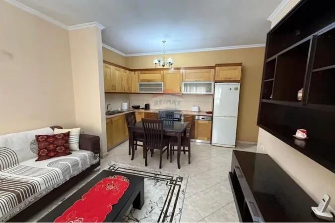 Tirane, jepet me qera apartament 2+1+Ballkon Kati 3, 100 m² 400 € 