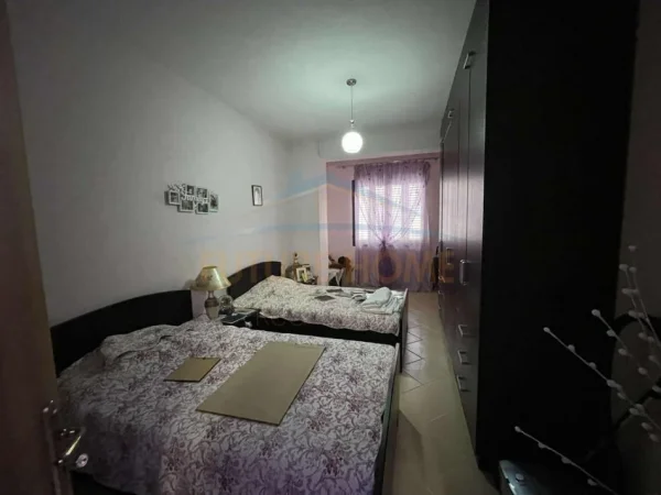 Tirane, jepet me qera apartament 2+1+Ballkon Kati 5, 81 m² 550 € (Yzberisht)  UNA58130