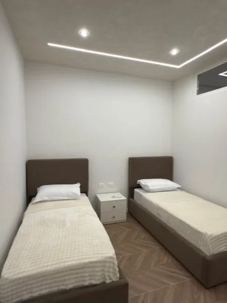 Durres, jepet me qera apartament 2+1+Ballkon , 95 m² 1.100 € (27 kateshi)