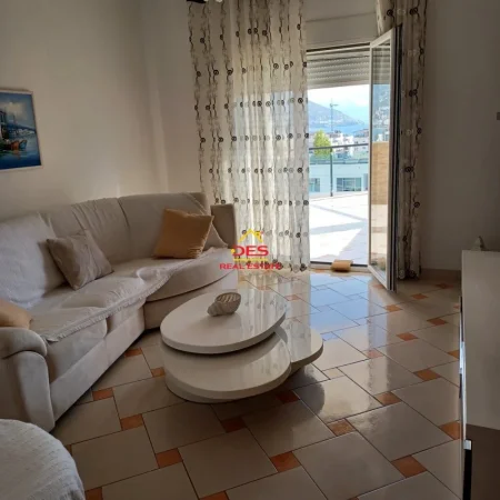 Vlore, jepet me qera apartament 3+1+Ballkon Kati 8, 120 m² 500 € (Rruga Kosova)