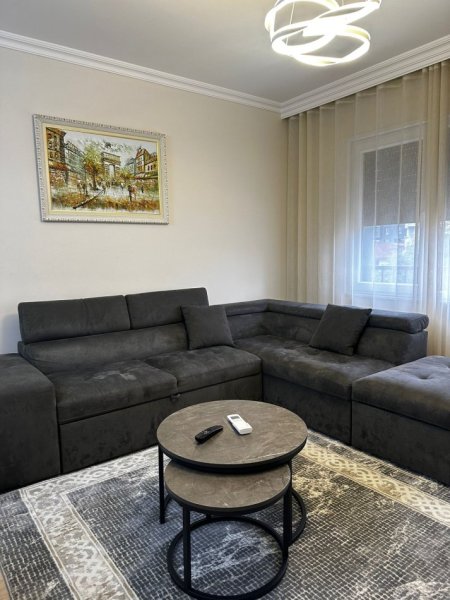 Tirane, jepet me qera apartament 2+1+Ballkon , 1.000 € 