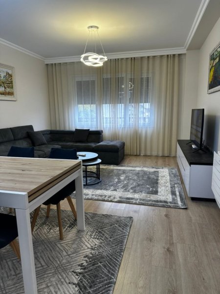 Tirane, jepet me qera apartament 2+1+Ballkon , 1.000 € 