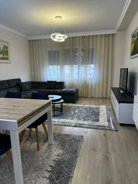 Tirane, jepet me qera apartament 2+1+Ballkon , 1.000 € 