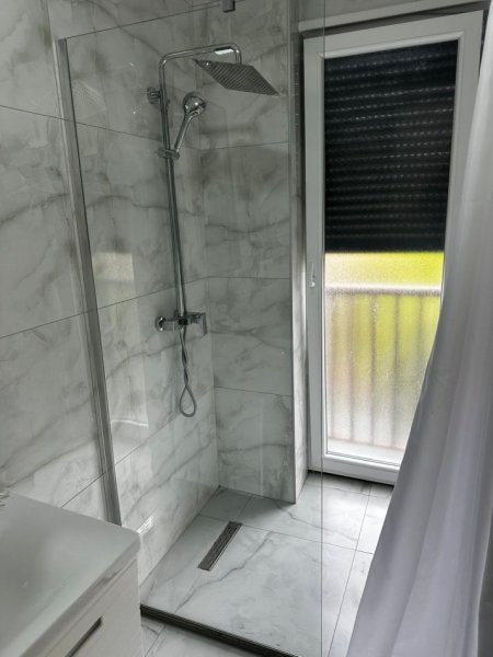 Tirane, jepet me qera apartament 2+1+Ballkon , 1.000 € 