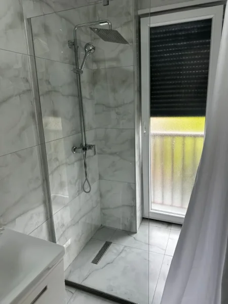 Tirane, jepet me qera apartament 2+1+Ballkon , 1.000 € 