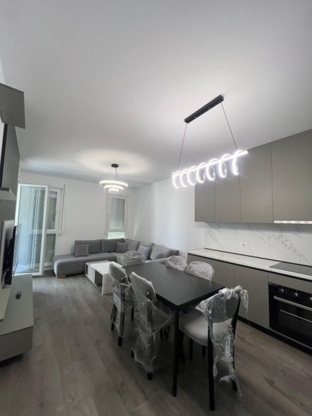 Tirane, jepet me qera apartament 2+1+Ballkon Kati 3, 100 m² 600 € 