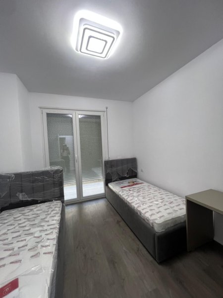 Tirane, jepet me qera apartament 2+1+Ballkon Kati 3, 100 m² 600 € 