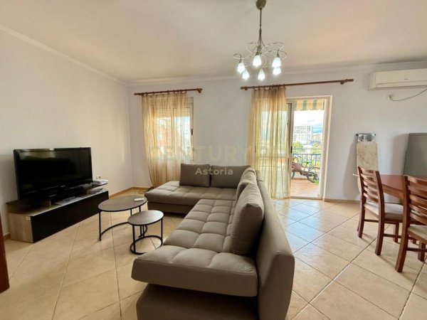 Tirane, jepet me qera apartament 2+1+Aneks+Ballkon Kati 8, 120 m² 800 € (Blloku i Ambasadave)