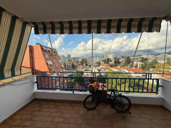 Tirane, jepet me qera apartament 2+1+Aneks+Ballkon Kati 8, 120 m² 800 € (Blloku i Ambasadave)