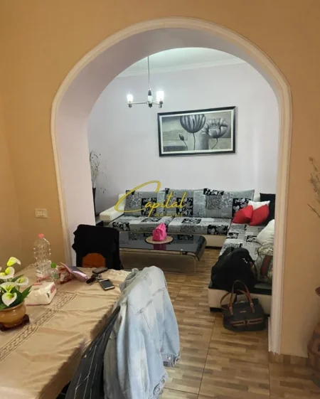 Tirane, jepet me qera apartament 1+1 Kati 5, 62 m² 600 € (ISH BLLOKU)