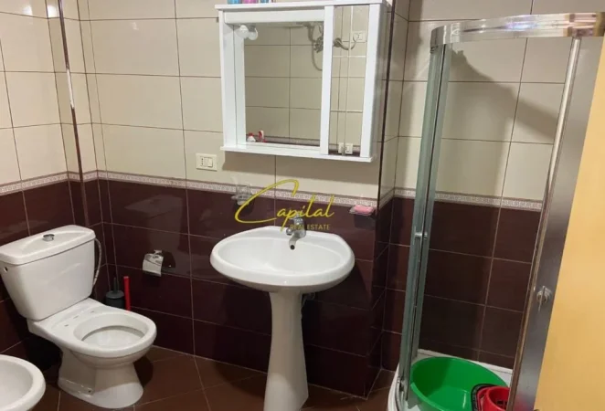 Tirane, jepet me qera apartament 1+1 Kati 5, 62 m² 600 € (ISH BLLOKU)