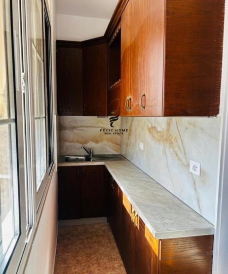 Tirane, jepet me qera apartament 2+1 Kati 5, 75 m² 500 € (RRUGA FERIT XHAJKO)