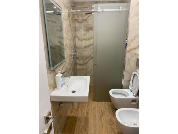Tirane, shitet apartament 1+1 Kati 10, 66 m² 150.000 € (Shkolla e Bashkuar)
