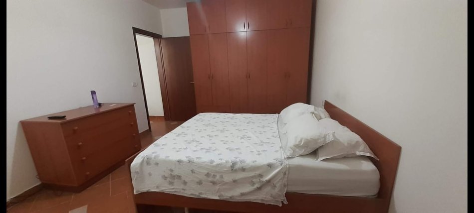 Tirane, jepet me qera apartament 1+1 Kati 8, 560 € 