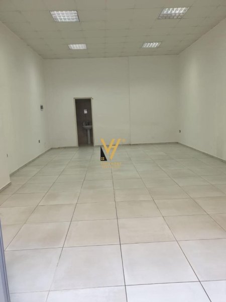 Tirane, jepet me qera dyqan Kati 0, 55 m² 500 € (MISTO MAME)
