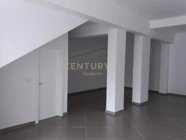 Tirane, shitet ambjent biznesi Kati 0, 100 m² 160.000 € (Kodra e Diellit)