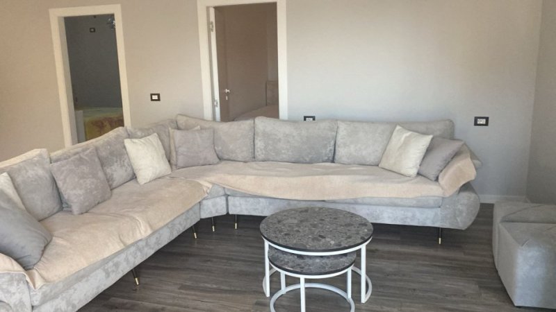 Tirane, jepet me qera apartament 2+1 Kati 2, 700 € 