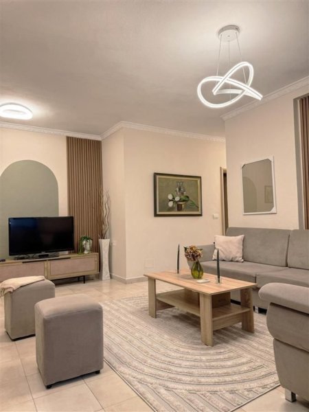 Tirane, jepet me qera apartament 2+1 Kati 8, 72 m² 1.100 € (FUSHA E AVIACIONIT)