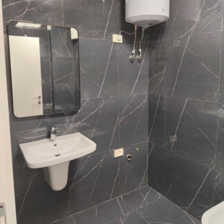 Tirane, jepet me qera ambient biznesi 2+1+Ballkon Kati 6, 75 m² 75 € (tek rruga Mine Peza)