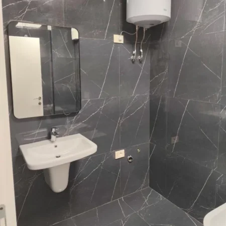 Tirane, jepet me qera ambient biznesi 2+1+Ballkon Kati 6, 75 m² 75 € (tek rruga Mine Peza)