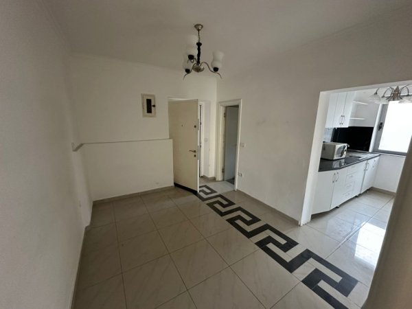 Tirane, jepet me qera apartament 1+1 Kati 1, 800 € 