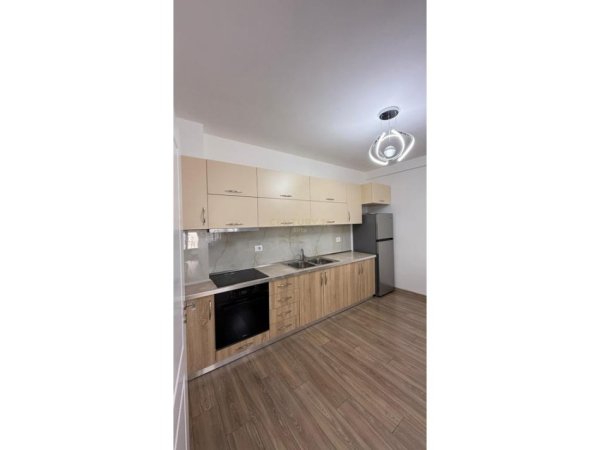 Tirane, jepet me qera apartament 2+1+Aneks+Ballkon Kati 2, 106 m² 500 € (Vila L , Astir)