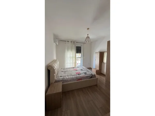 Tirane, jepet me qera apartament 2+1+Aneks+Ballkon Kati 2, 106 m² 500 € (Vila L , Astir)