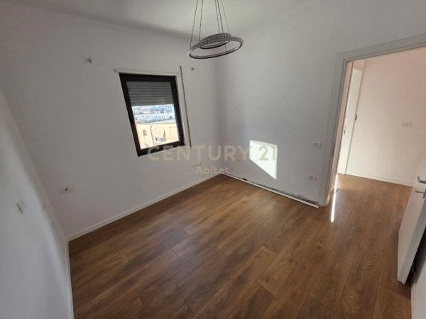 Tirane, shitet apartament 2+1 Kati 5, 76 m² 179.000 € (Pazari i ri)