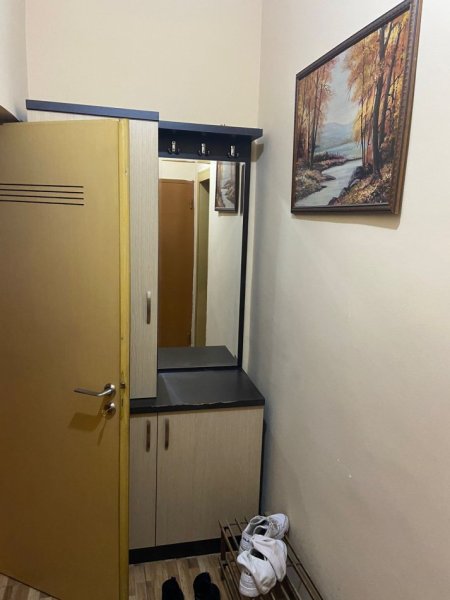 Jepet me Qera Super Apartament 1+1 ne Zemer te Bllokut , 5 minuta nga Liqeni, Kati 5, 65 m² 600 €URO