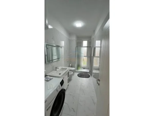 Tirane, jepet me qera apartament 1+1 Kati 3, 73 m² 600 € (Rruga Siri Kodra)