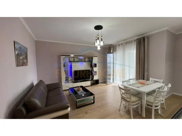 Tirane, jepet me qera apartament 1+1 Kati 3, 73 m² 600 € (Rruga Siri Kodra)