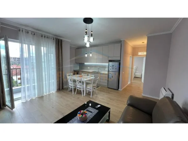 Tirane, jepet me qera apartament 1+1 Kati 3, 73 m² 600 € (Rruga Siri Kodra)