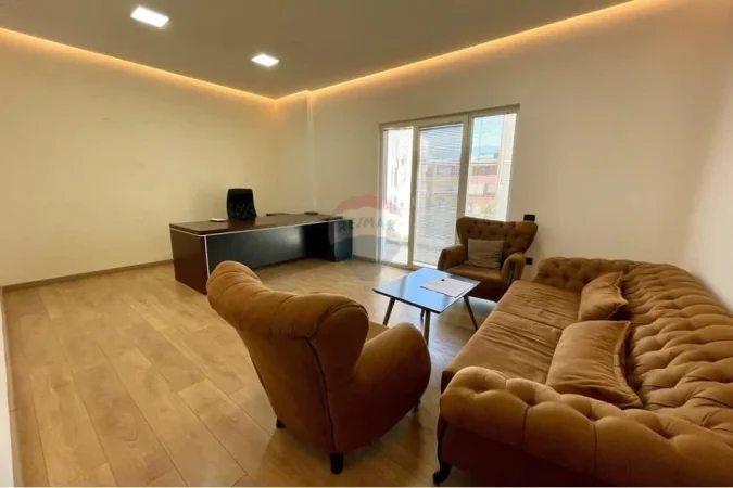 Njesi Komerciale per qira tek Liqeni i Thate! (1800 Euro/muaj)