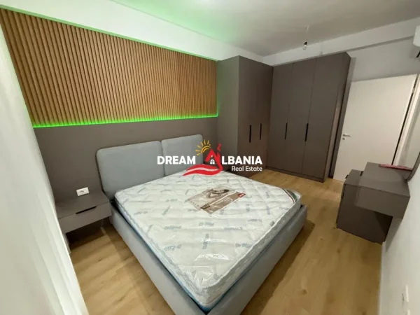 Tirane, jepet me qera apartament 1+1 Kati 7, 70 m² 500 € (Ali Dem)