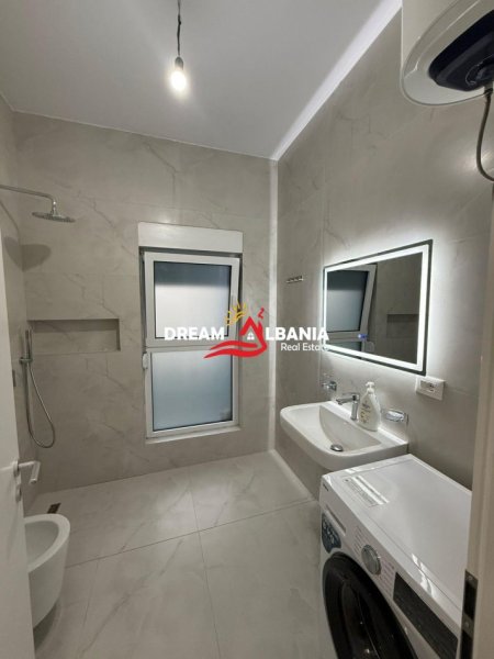 Tirane, jepet me qera apartament 1+1 Kati 7, 70 m² 500 € (Ali Dem)