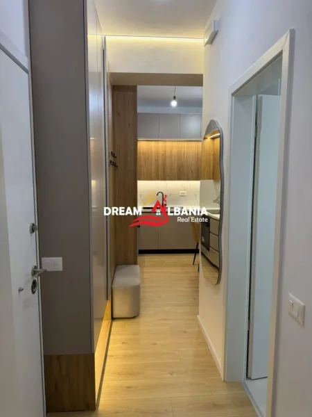 Tirane, jepet me qera apartament 1+1 Kati 7, 70 m² 500 € (Ali Dem)